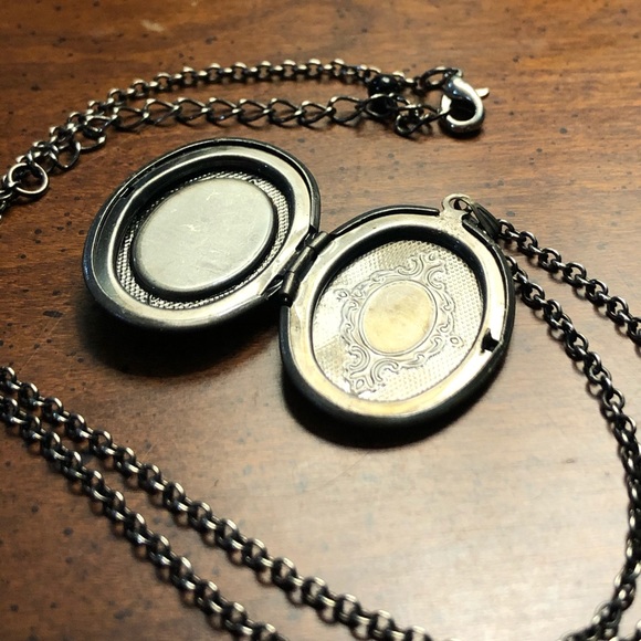 Skeleton Cameo Locket - Picture 6 of 8